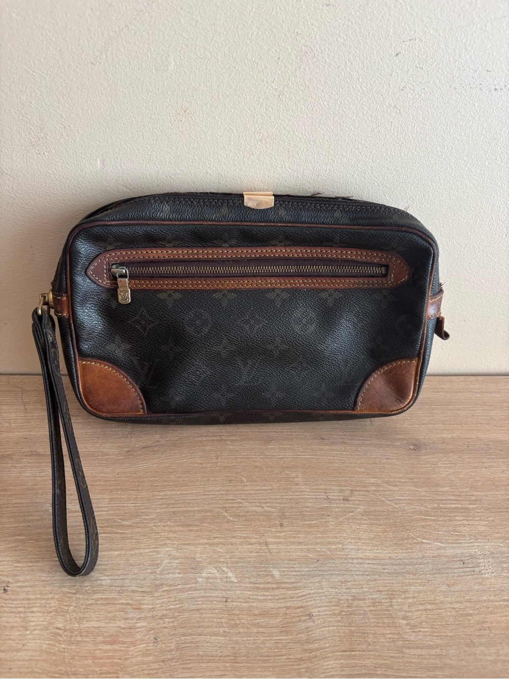 Authentic Louis Vuitton monogram clutch